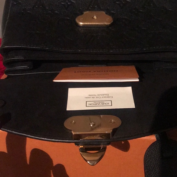 Louis Vuitton - Picture 6 of 8